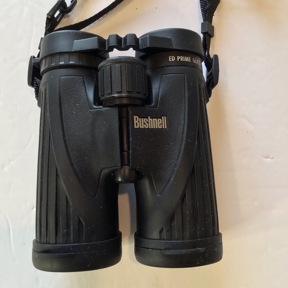 Bushnell Legend 10x42 Black Binoculars with Hard Case